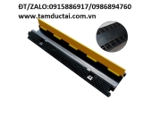 GỜ GIẢM TỐC CAO SU CÓ CHỖ LUỒN DÂY ĐIỆN
